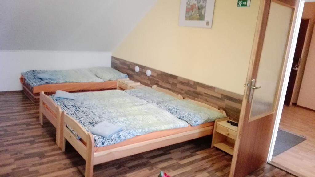 Penzion Marina Pri Slovenskej Restauracii Brezno Exteriér fotografie