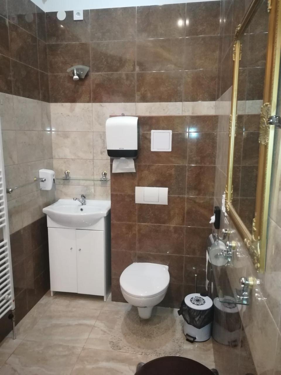 Penzion Marina Pri Slovenskej Restauracii Brezno Exteriér fotografie