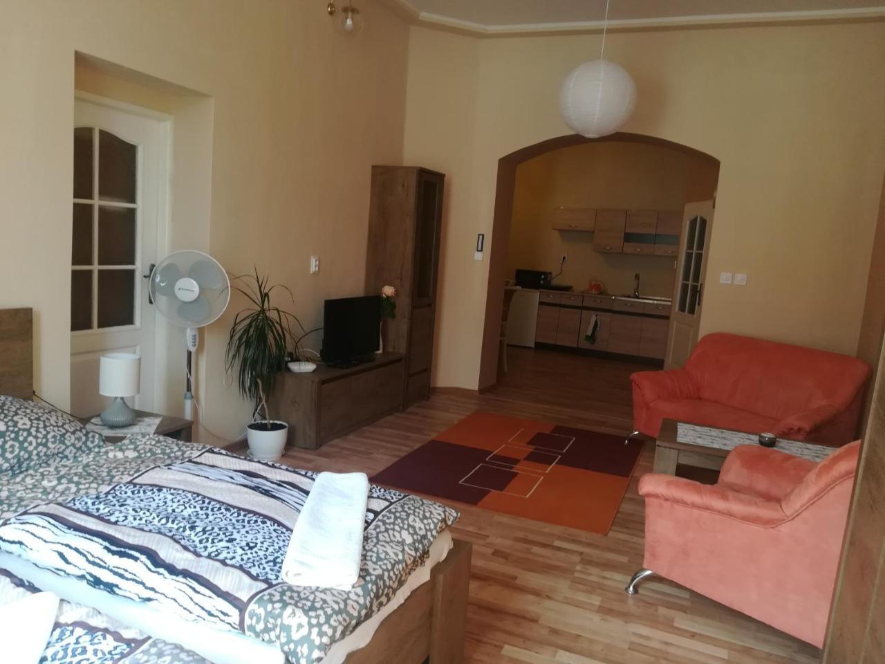 Penzion Marina Pri Slovenskej Restauracii Brezno Exteriér fotografie